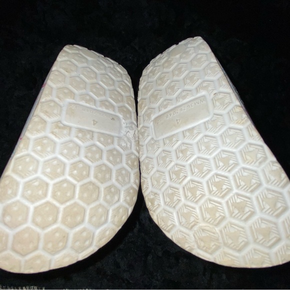 Toddler Girls’ Sandals - Size 4 - Picture 9 of 9